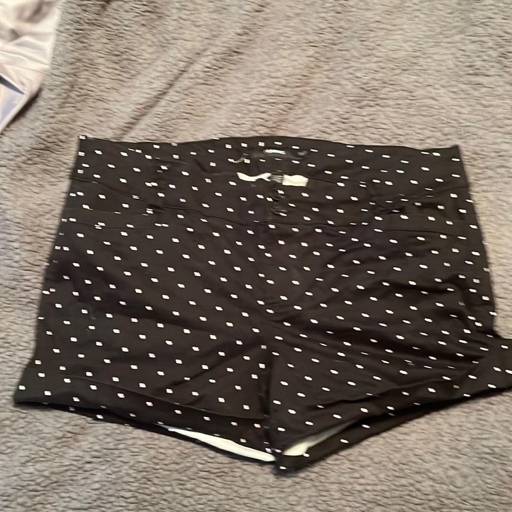 Torrid size 22 polka dot shorts 5 inch inseem